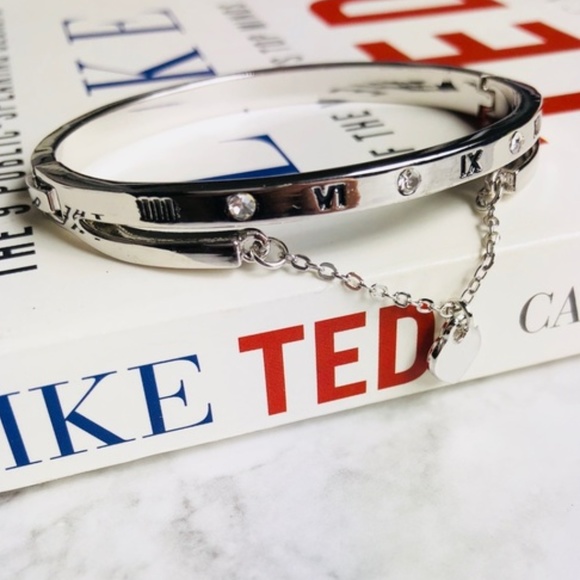 New! Roman Numeral Heart Drop Silver Bracelet - Picture 2 of 5